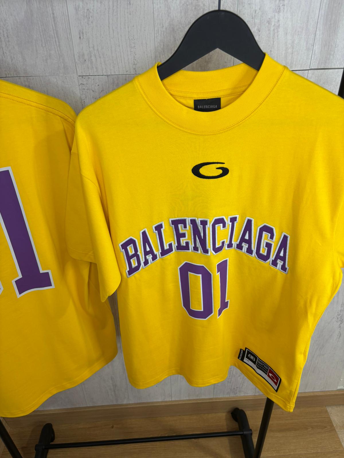 B CAMISETA