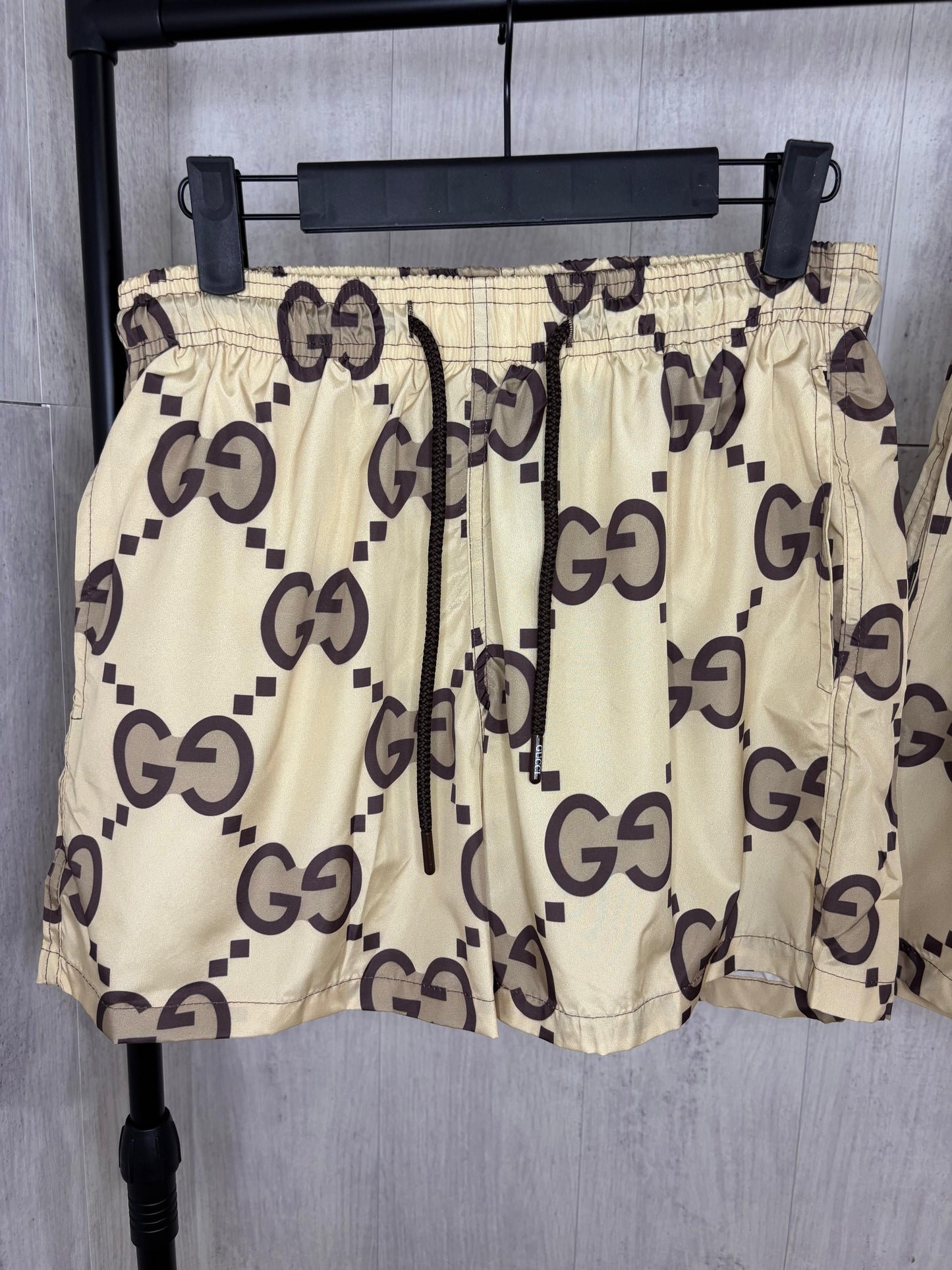 G BAÑADOR